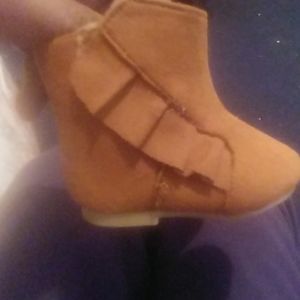 Girls boots